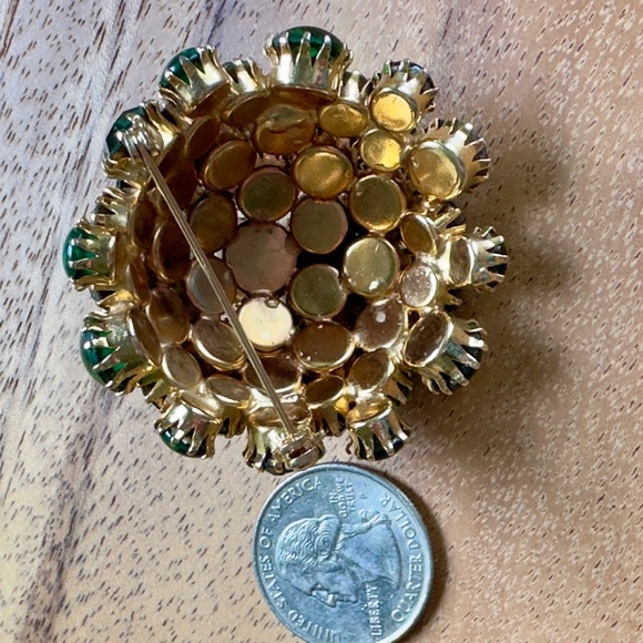 Vintage Holiday  Domed Green Rhinestone Round Brooch Pin💚 - Picture 3 of 8